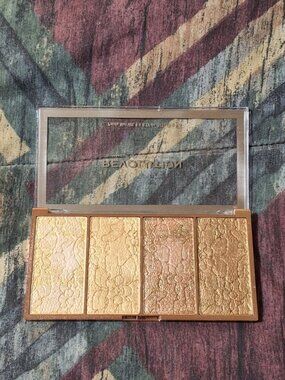 Makeup Revolution Vintage Lace Highlighter Palette – NEW